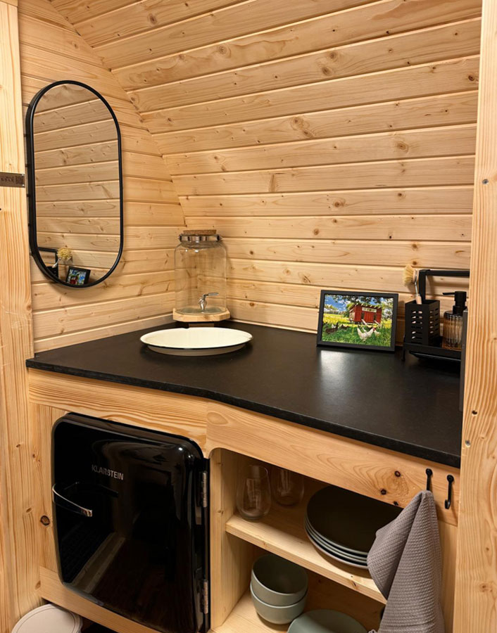 Küchenecke mit Waschschüssel